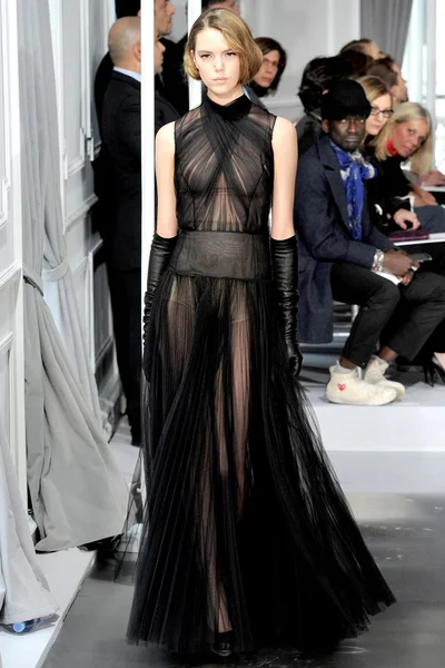 Look 32